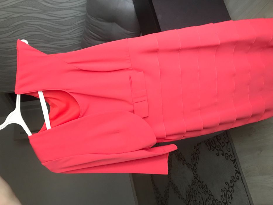 Шикарна нова сукня