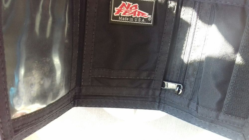 Carteiras de meninos