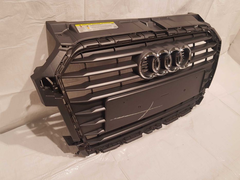 Atrapa grill przedniego zderzaka przód 8XA lift Audi A1 14-18 lift