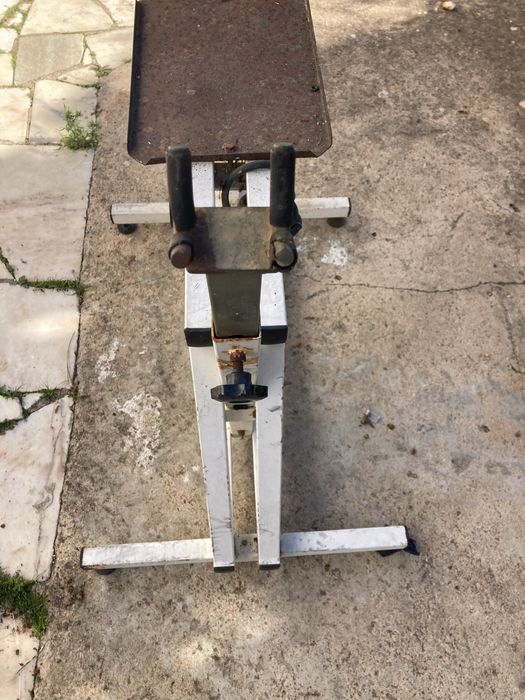 Cavalete suporte de bicicleta para fazer manutençao
