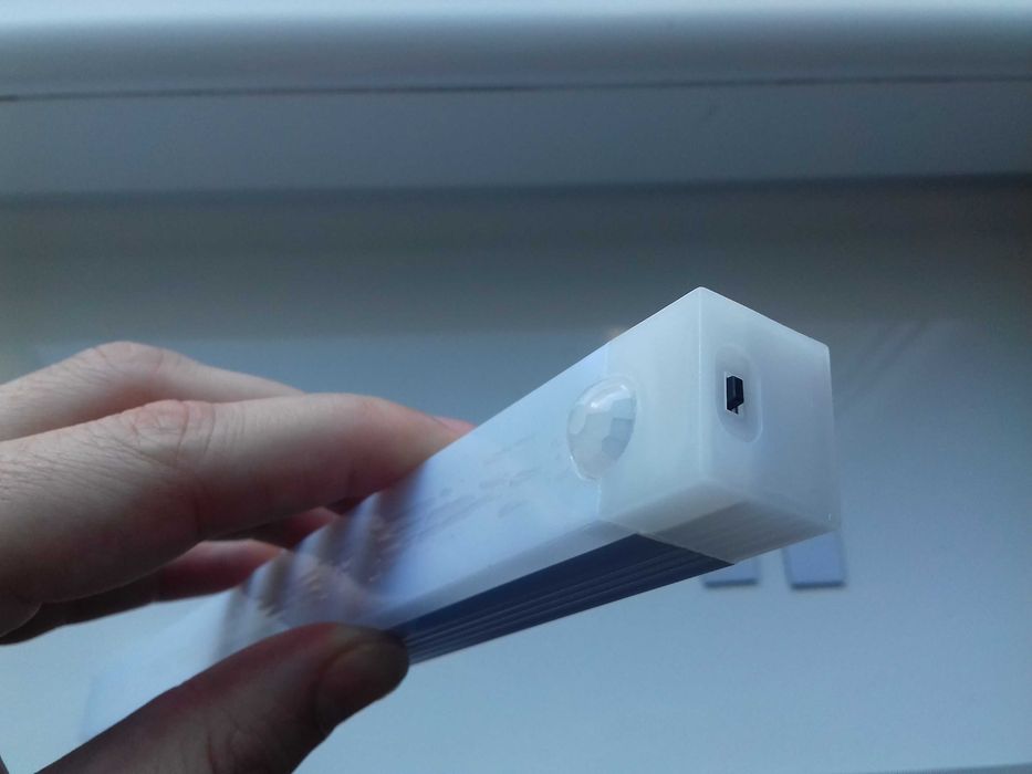 Lampka LED na czujnik ruchu i jasności, 30cm, biały ciepły, akumulator