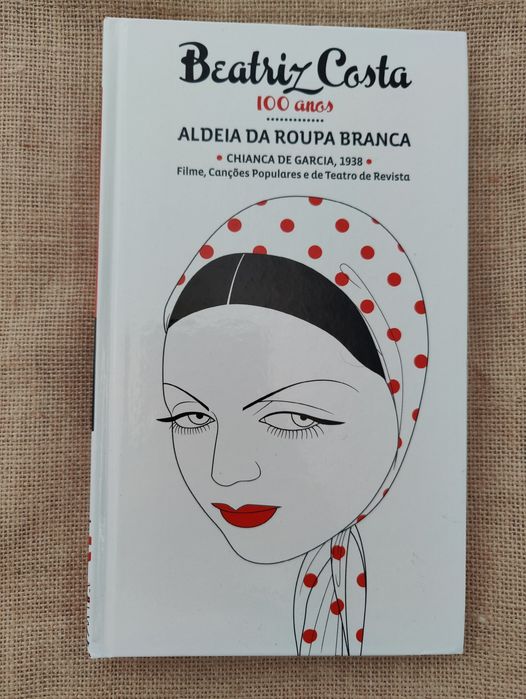 Livro "Beatriz Costa 100 anos, aldeia da roupa branca"