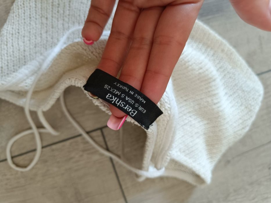 Top krótki s Bershka szydełko