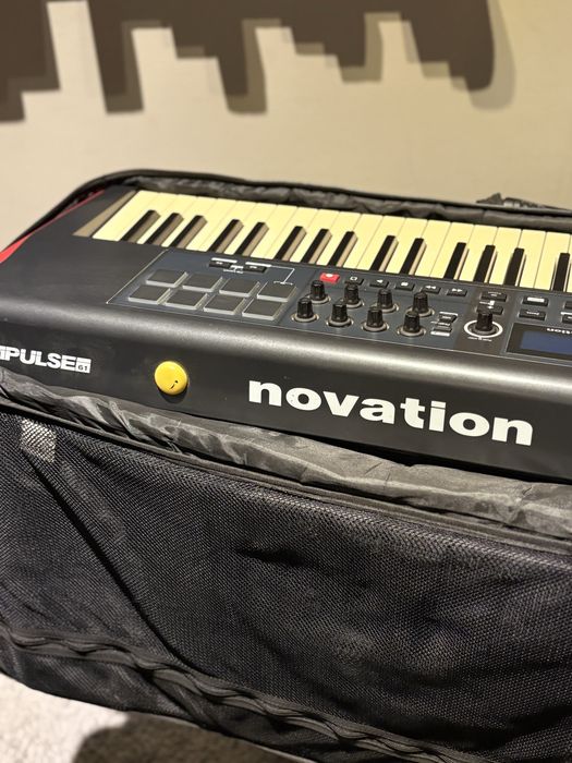 Teclado controlador novation impulse 61(Com teclas a falhar)
