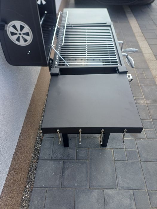 Grill ogrodowy węglowy