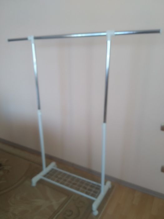 Підлогова вішалка