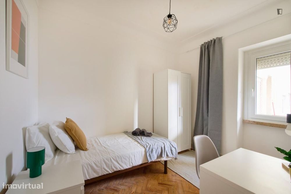 Quarto - localizado em Arroios Lisbon