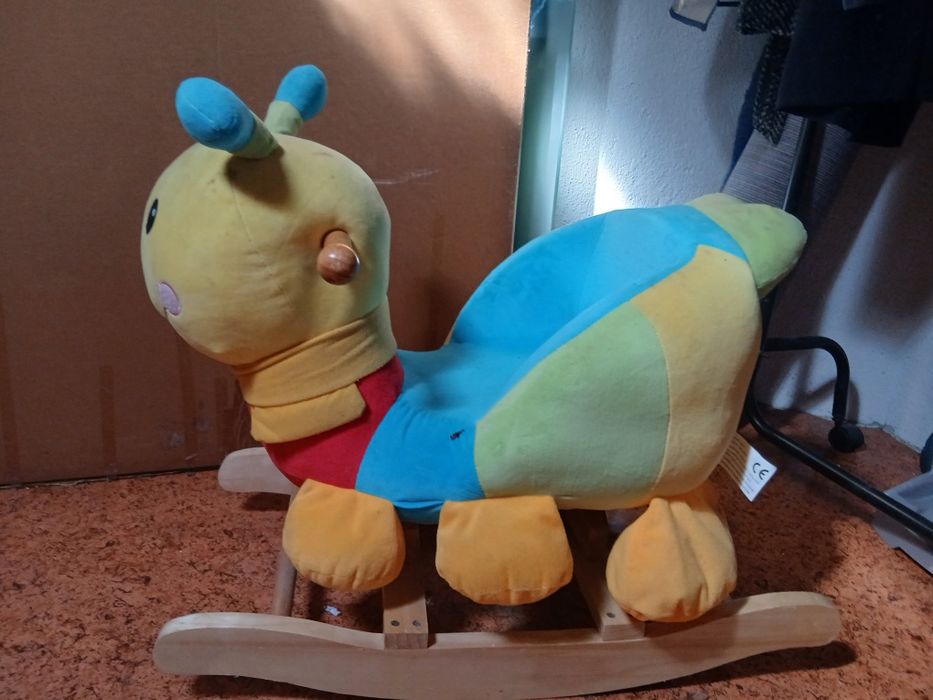 Brinquedos criança, triciclo, minhoca, carrinho.