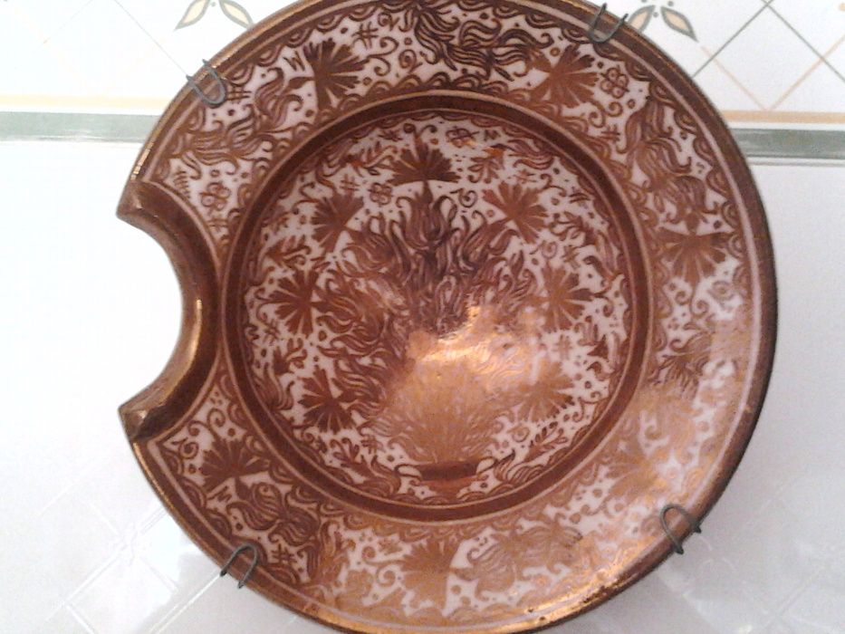 Bacia barbeiro (degolada) faiança Manises secs XIV/XV