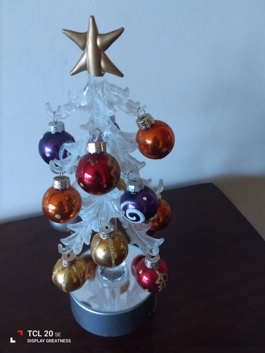 Duas árvores de Natal em vidro