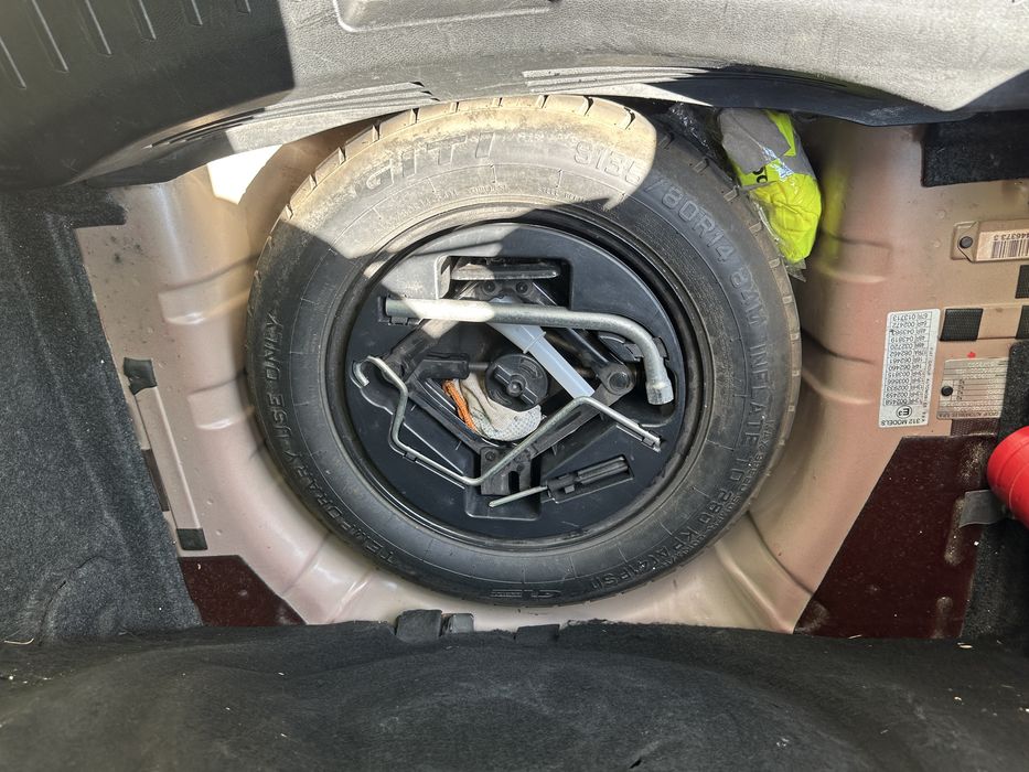 Автомобіль lancia ypsilon 2012