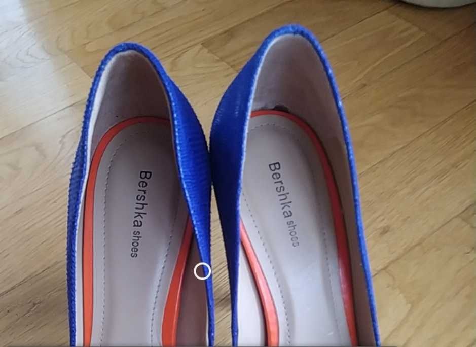 Szpilki niebieskie r. 37 Bershka