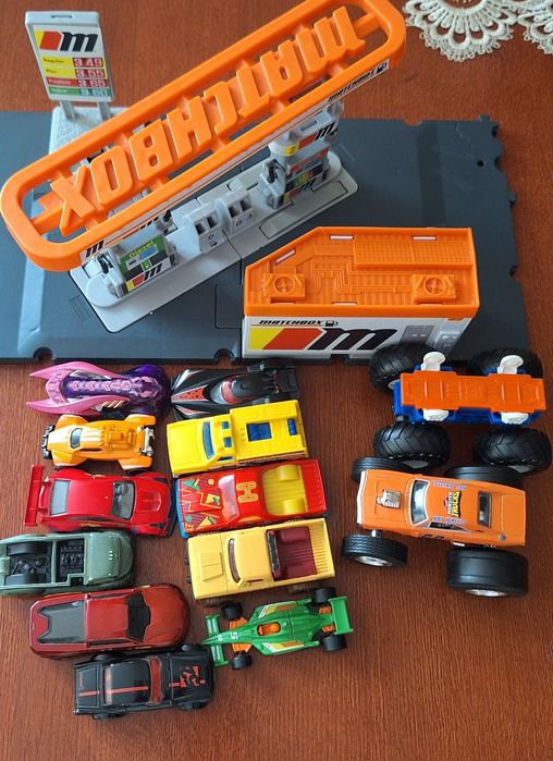 Машинки Hot Wheels ,заправка Matchbox