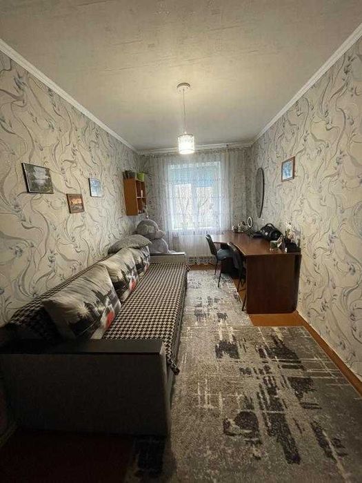 У Центрі селища Буди шикарна 3 кімн. квартира з капітальним ремонтом.