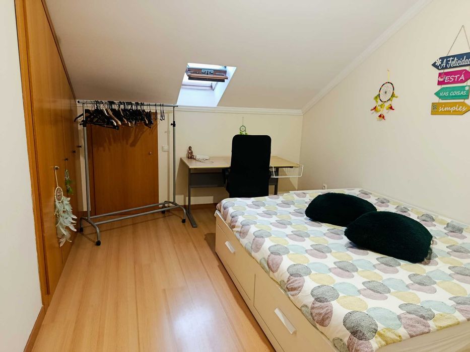 Alugo quarto na quinta do conde