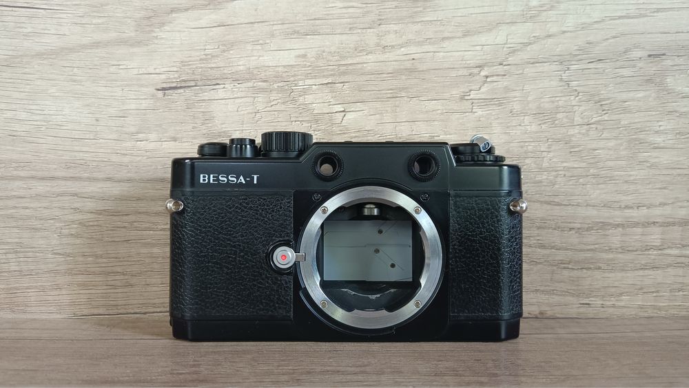 Voigtländer Bessa - T плівкова камера з байонетом Leica M.