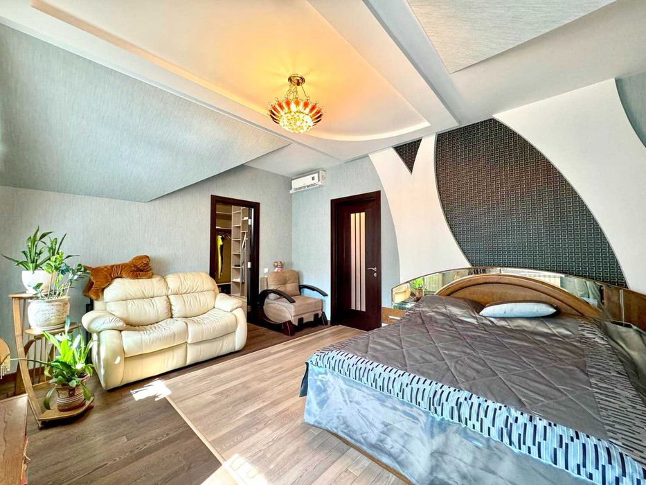 Продаж затишного будинку в центрі міста. ц1
