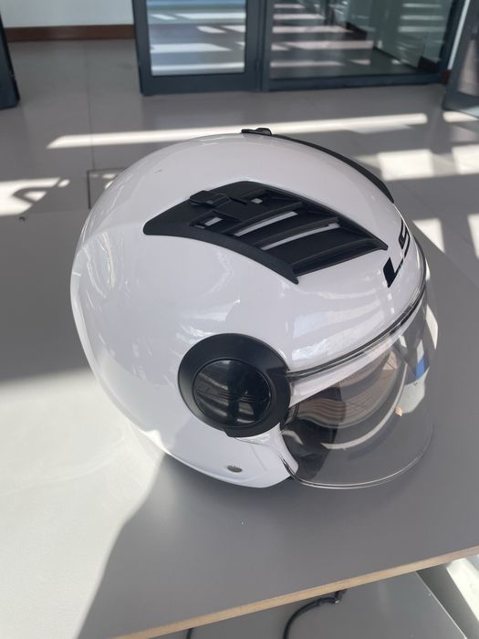 Capacete aberto marca LS2