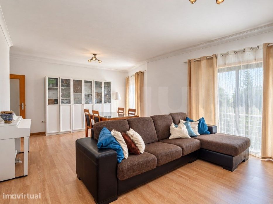 Apartamento T3 junto ao Colégio Rainha D. Leonor, Caldas da Rainha