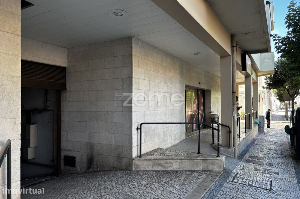Garagem Fechada para 2 Carros no Centro da Figueira da Foz