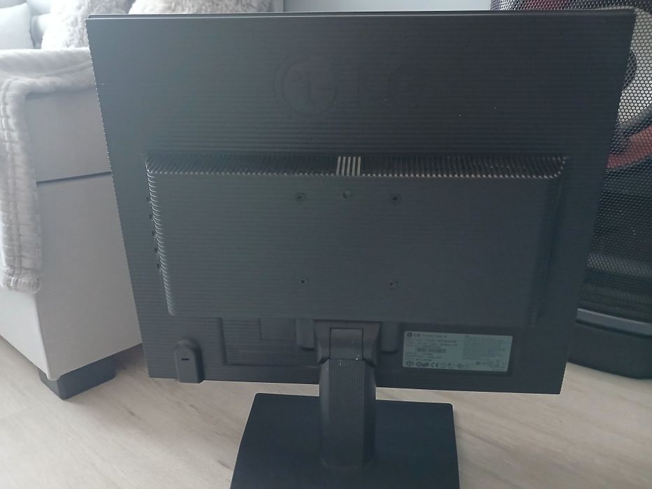 2 monitory z Klawiaturą
