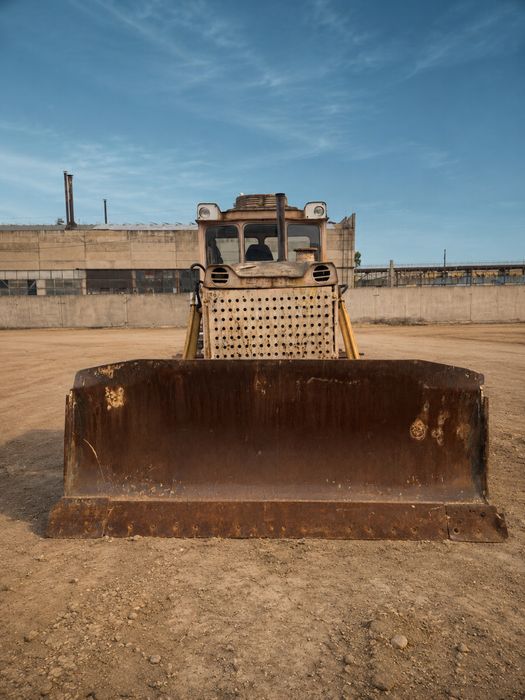 Продам бульдозер Т-130 у хорошому робочому стані.