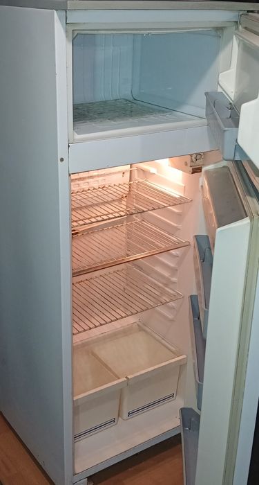 Холодильник двокамерний