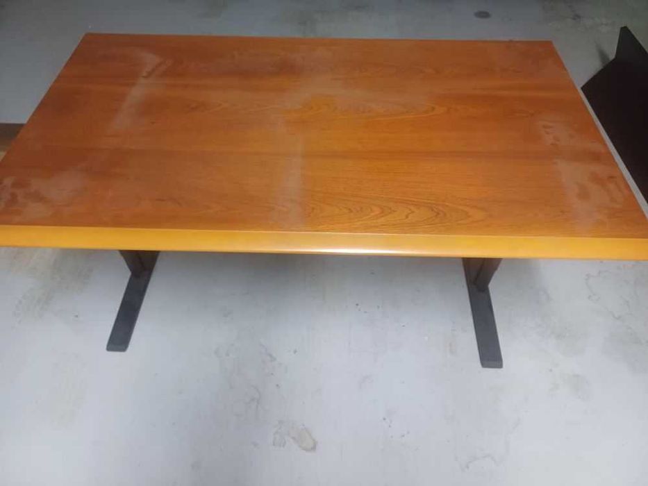 Secretária em bom estado