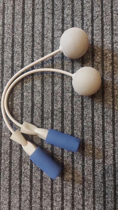 Skakanka bezprzewodowa bez linki z piłeczkami