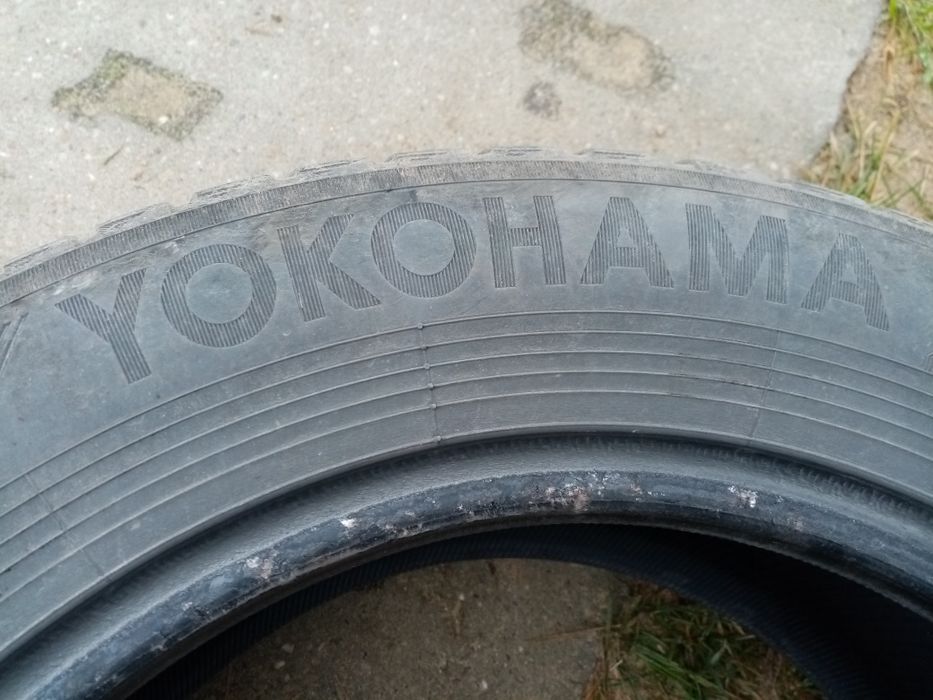 Opony wielosezonowe 215/60 r16  2szt yokohama BluEarth-4S