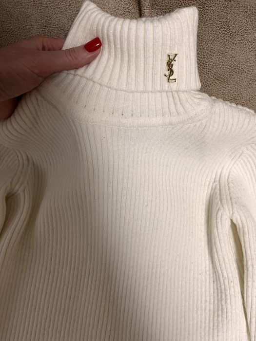 Светер мʼякий, теплий