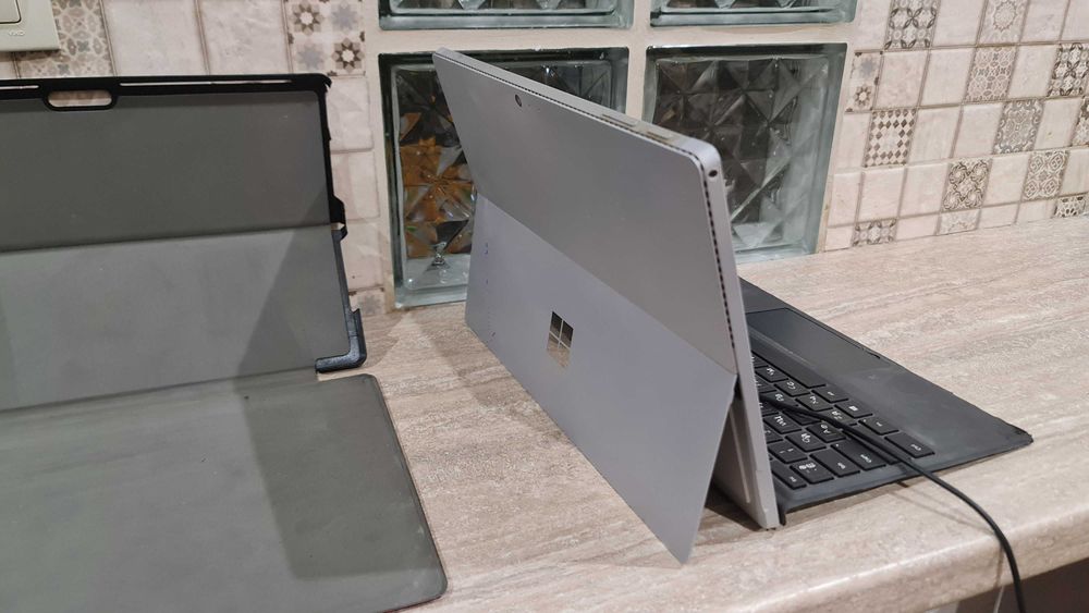 Продам планшет Microsoft surface 4 pro