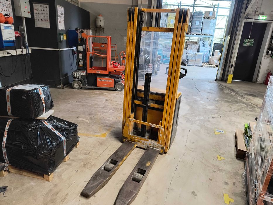 Akumulatorowy wózek paletowy Jungheinrich EJC216