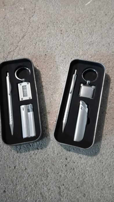 Conjunto de porta chaves e caneta e esqueiro