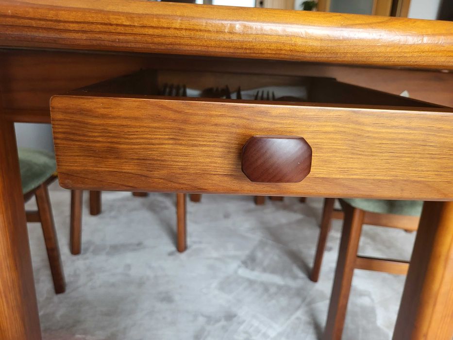 Conjunto Mesa + 8 Cadeiras — usado, em excelente estado!