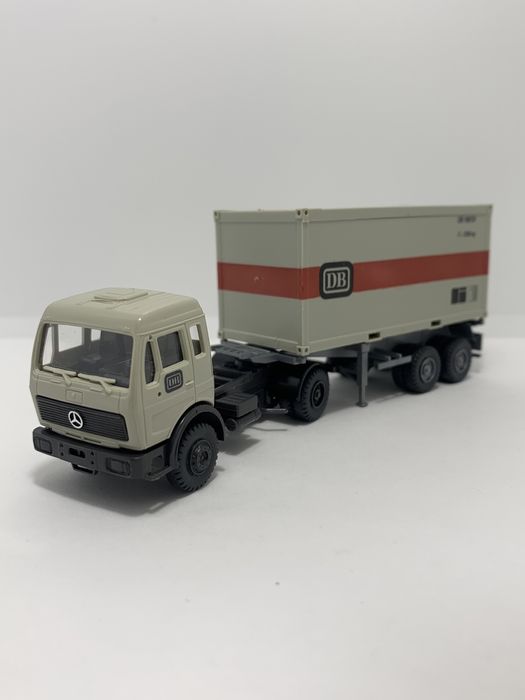 Mercedes com contentor da Roskopf escala 1/87