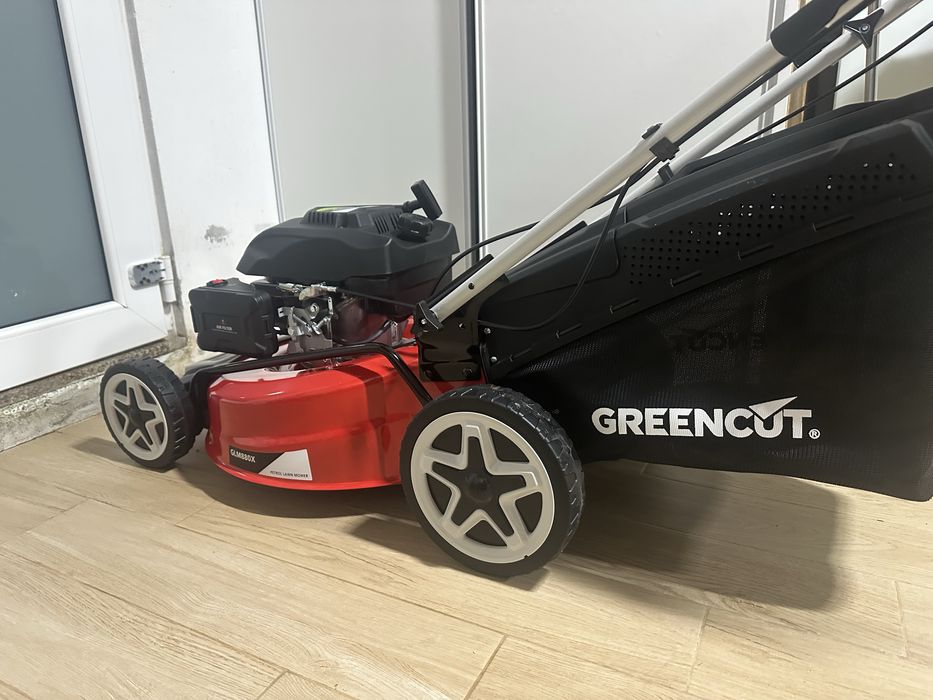 Maquina de cortar relva nova