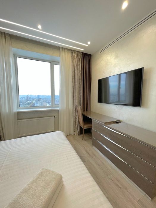 Апартаменты, 22 эт  Вид на Днепр. Панорамные окна в пол. Смарт плаза