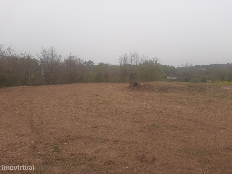 Terreno com 1.800m2 para construção de uma moradia. — Romarigães, Viana do Castelo