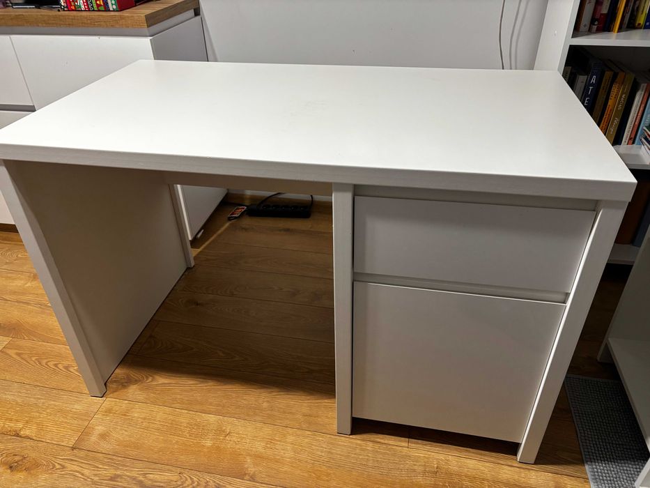 Biurko Kaspian 120 cm z drzwiami i szufladą białe BRW