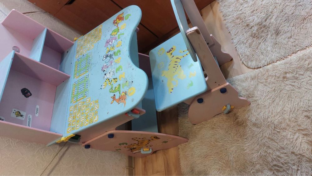 Парта дитяча зі стільчиком