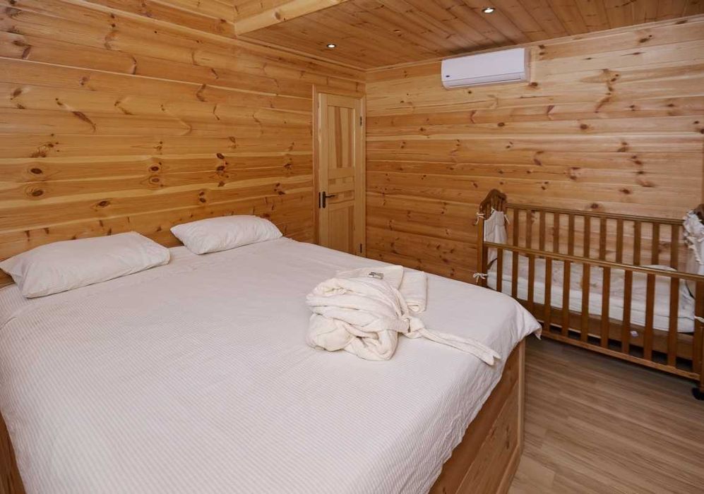 Дом 300 кв. Открытый бассейн с подогревом, сауна, джакузи, бильярд.