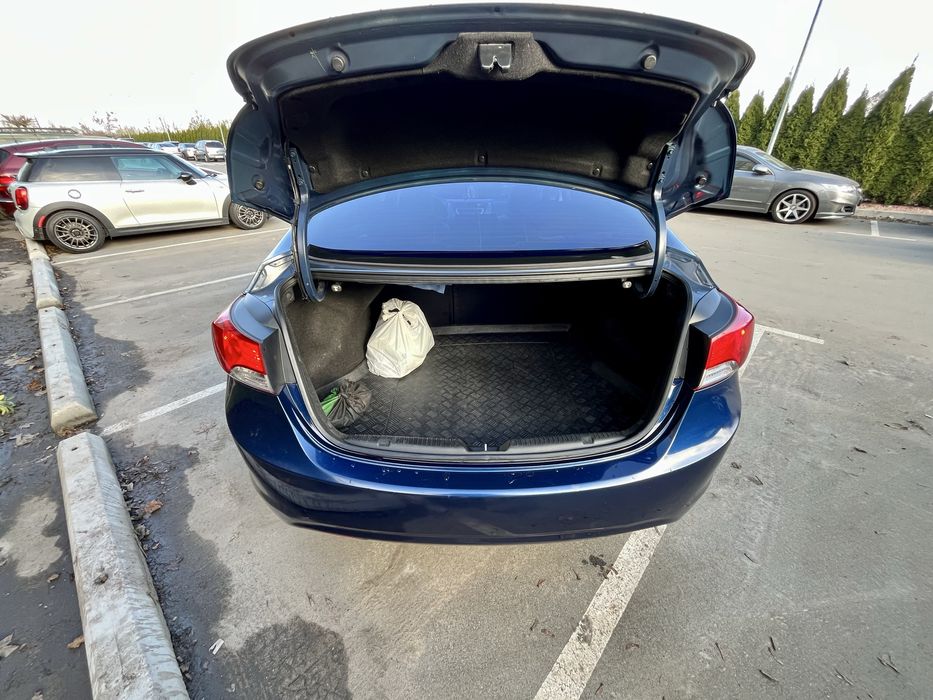 Хюндай Елантра 2011 рік, 1.8 Hyundai Elantra