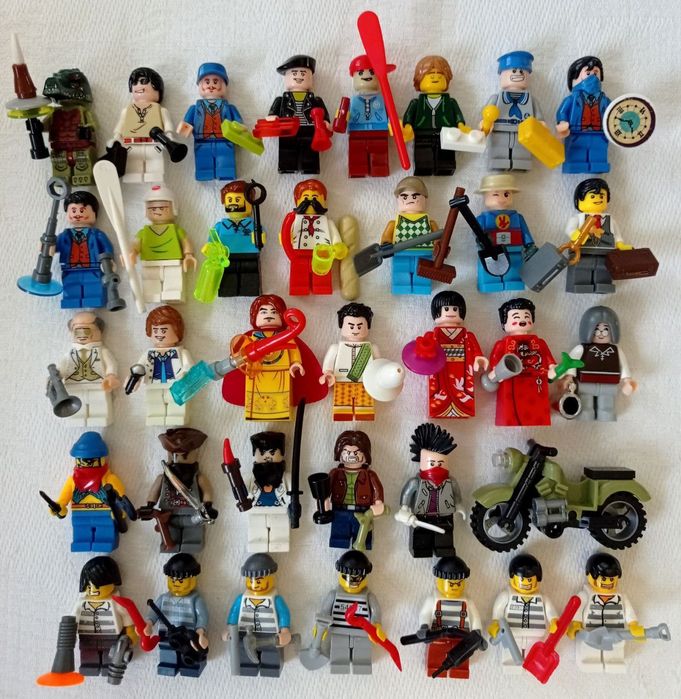 Деталі лего -  аксесуари, зброя, їжа та багато іншого