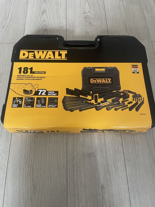 Zestaw kluczy nasadowych z czarnego chromu. Dewalt