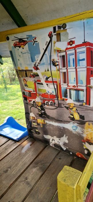 Domek drewniany ze zjeżdżalnią