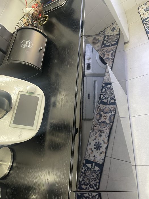Aparador com 2 gavetas para talheres