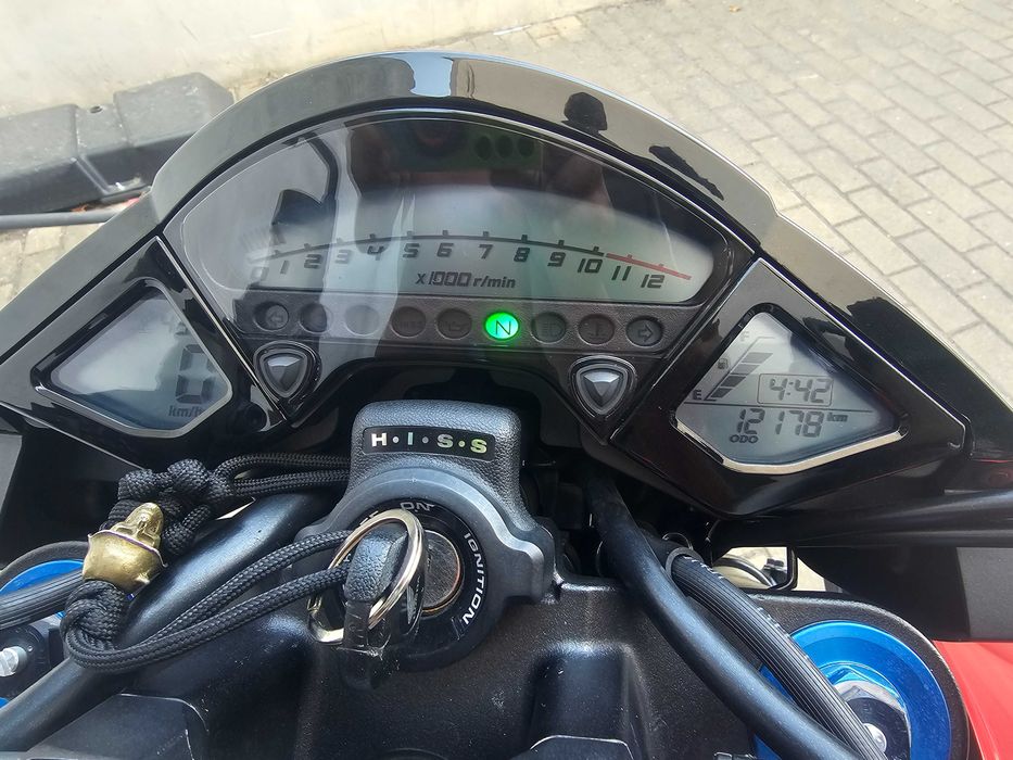 Vendo  ou troco honda cb 1000r