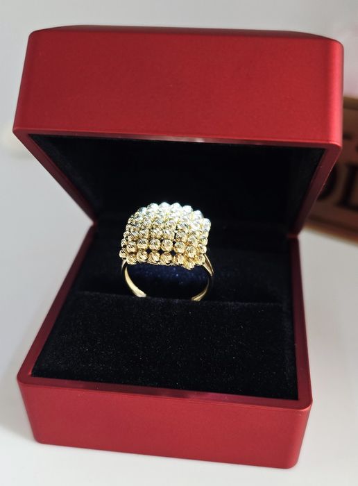 Pudełko na pierścionek z diodą led