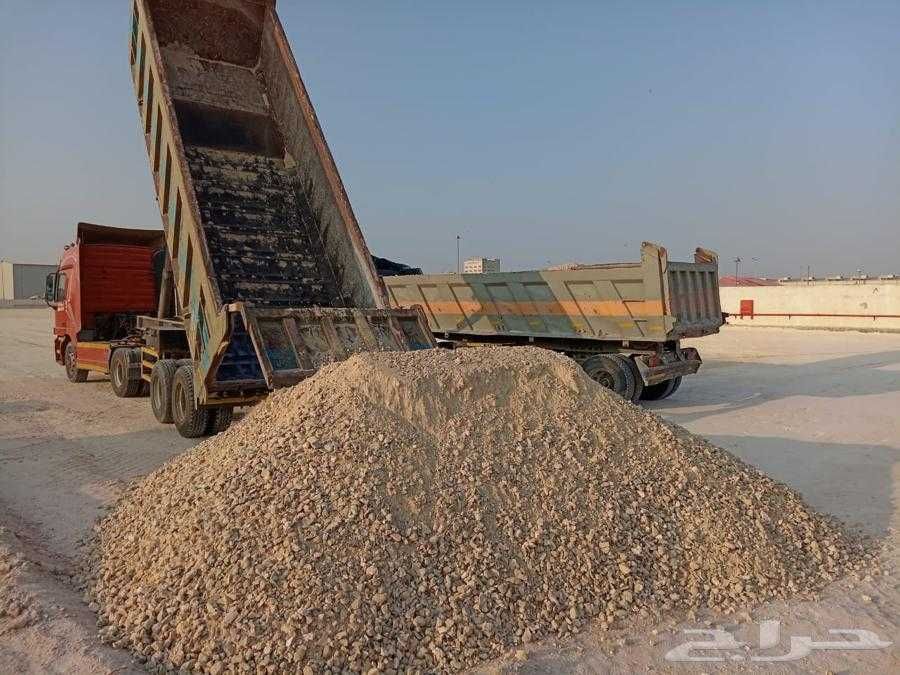 Ziemia. piasek gruz, kruszywo, transport.